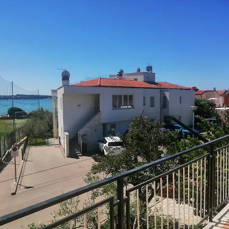 Apartment Vera, 80 M From The Sea *